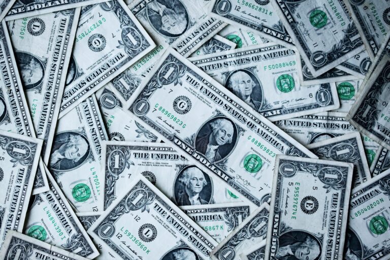 Should governments provide financial support for individuals pursuing scientific research and innovation to promote intellectual liberty?